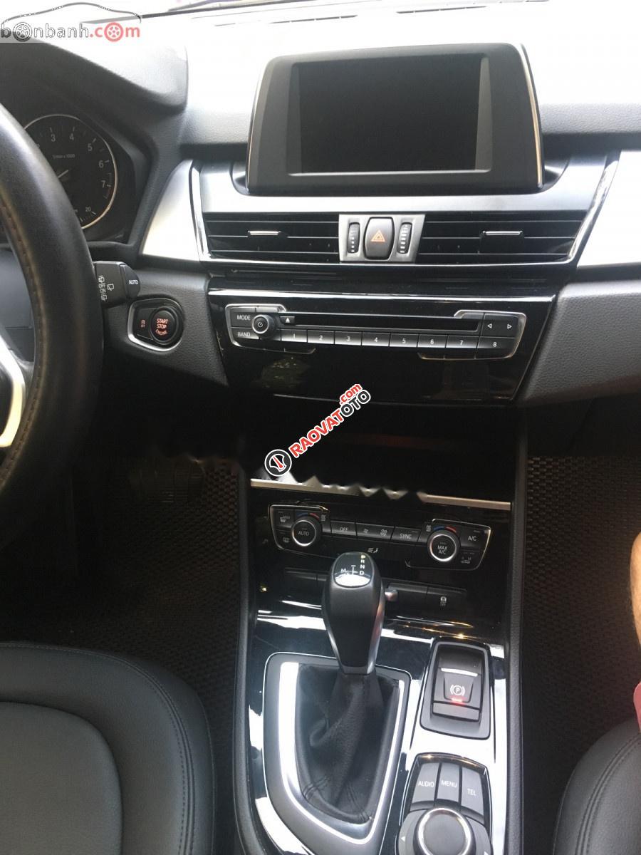 Bán BMW 2 Series 218i năm sản xuất 2017, màu trắng, xe nhập-3