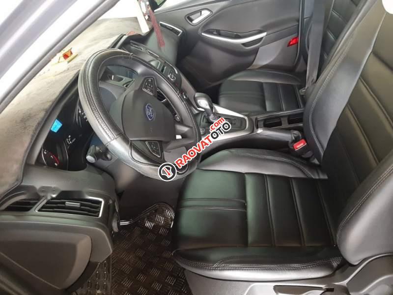 Bán Ford Focus Trend đời 2017, màu xám, xe gia đình -1