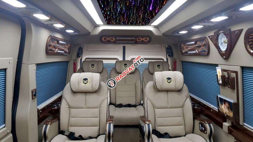 Ford Transit Limousine phiên bản VIP 10 chỗ, màu đen, sản xuất 2018. Xe đăng ký tháng 10/2018-7
