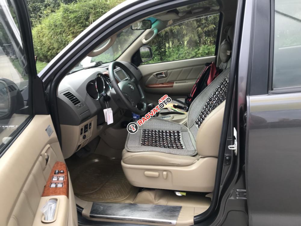 Bán Fortuner V 2011 xăng hai cầu, xám chì chính chủ BSTP-0