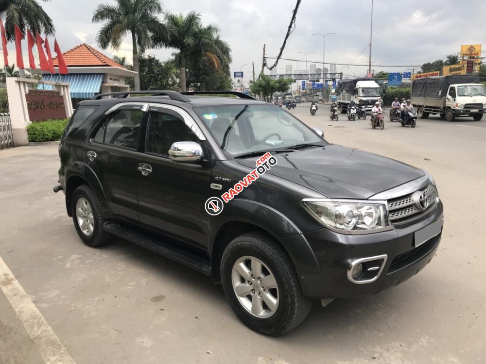 Bán Fortuner V 2011 xăng hai cầu, xám chì chính chủ BSTP-8