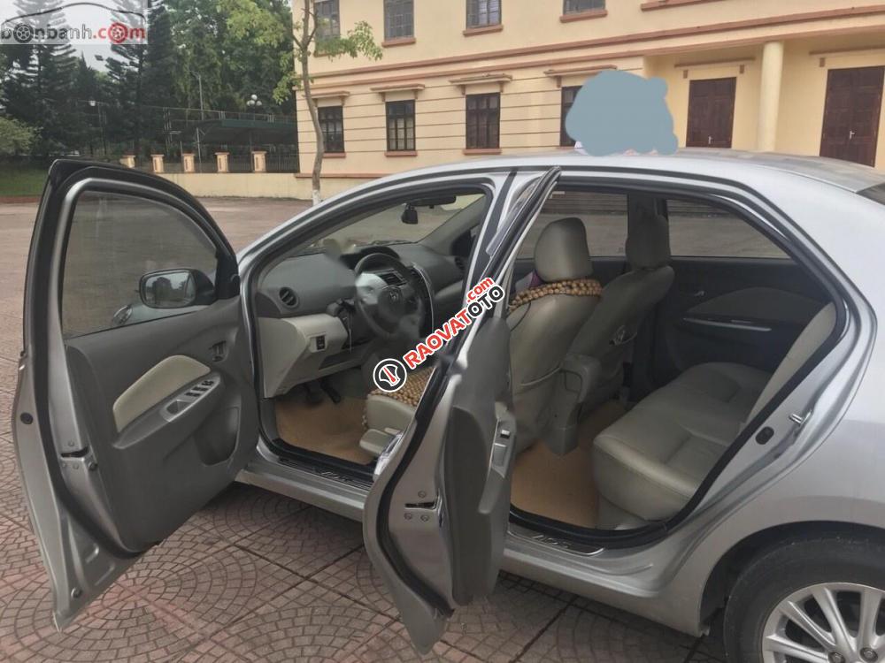 Cần bán lại xe Toyota Vios G năm sản xuất 2011, màu bạc -1