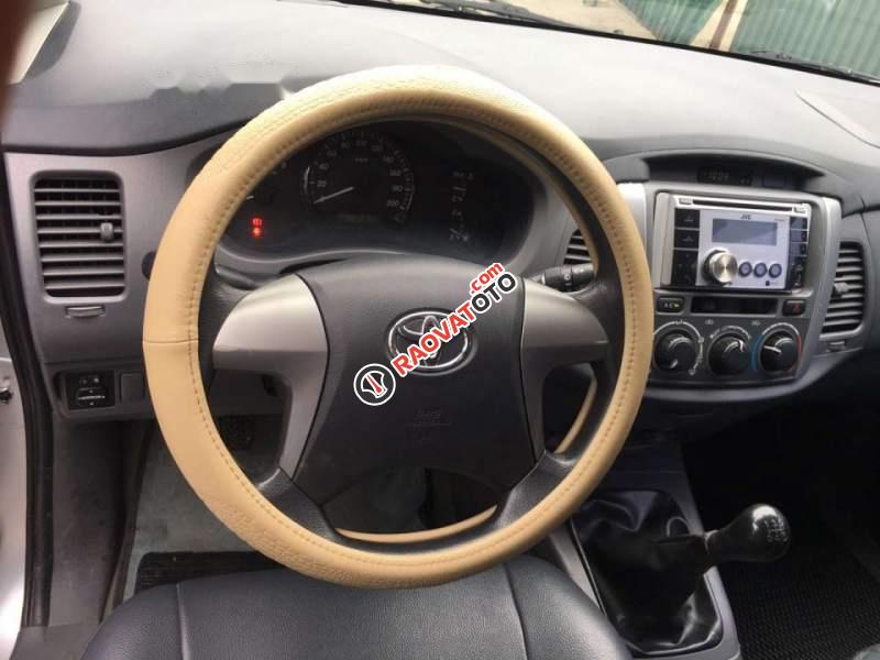 Bán Toyota Innova G sản xuất năm 2014, màu bạc chính chủ-4