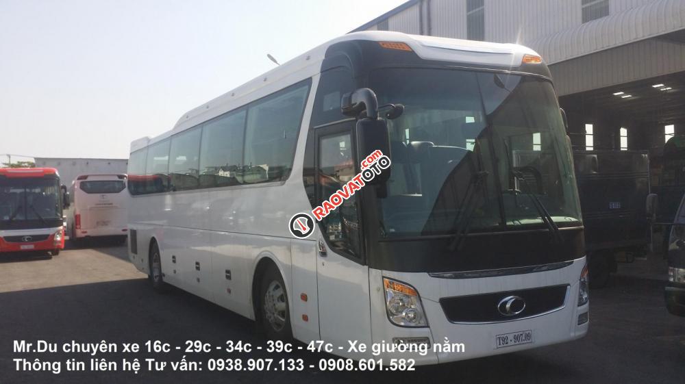 Bán xe Thaco Universe TB120S năm sản xuất 2017, màu trắng-1