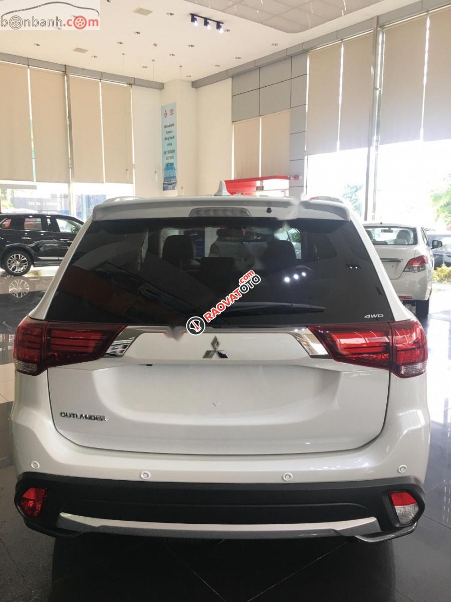 Bán Mitsubishi Outlander lắp ráp CKD với 100% linh kiện từ Nhật Bản, tiết kiệm nhiên liệu, xe có sẵn giao ngay-0