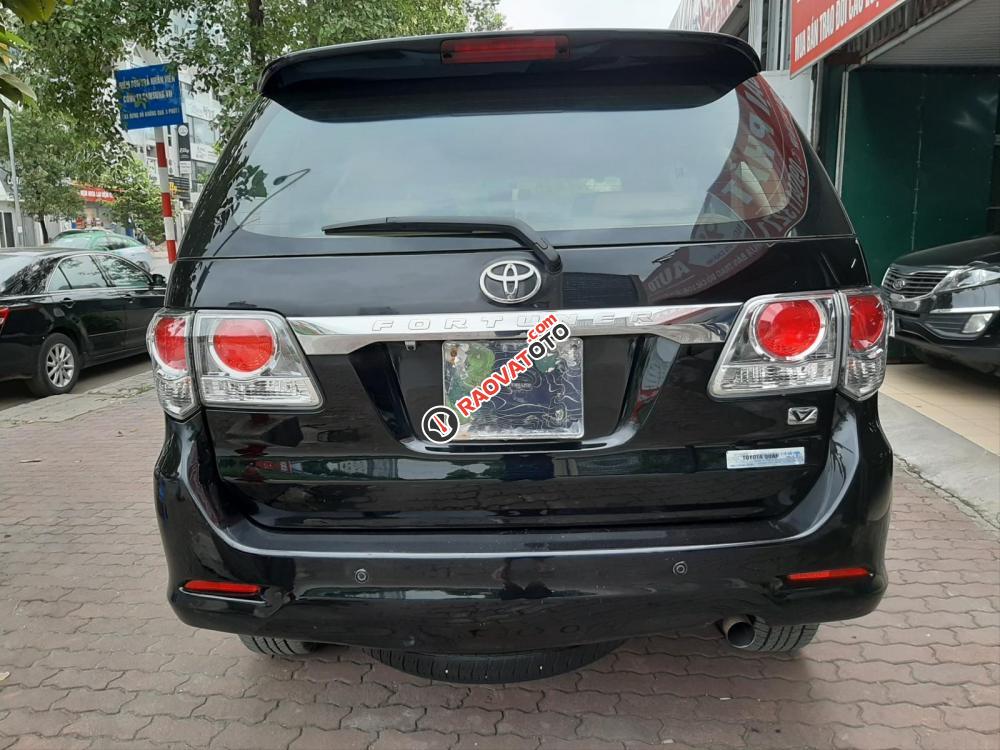 Cần bán Toyota Fortuner V đời 2014, màu đen-5