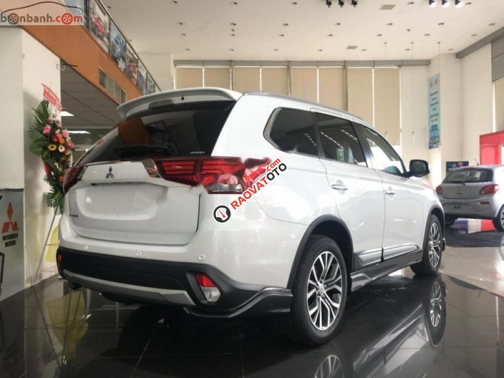 Bán Mitsubishi Outlander lắp ráp CKD với 100% linh kiện từ Nhật Bản, tiết kiệm nhiên liệu, xe có sẵn giao ngay-2