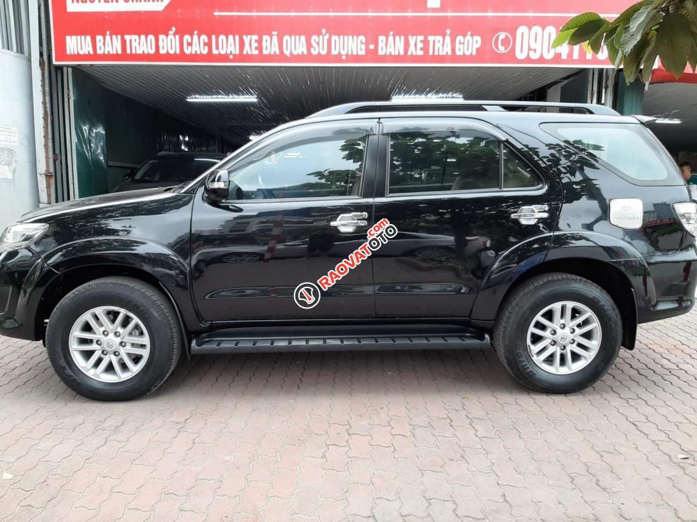 Cần bán Toyota Fortuner V đời 2014, màu đen-8