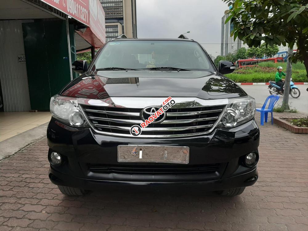 Cần bán Toyota Fortuner V đời 2014, màu đen-7