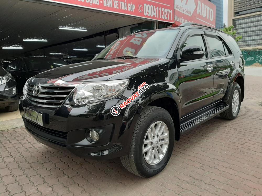 Cần bán Toyota Fortuner V đời 2014, màu đen-3