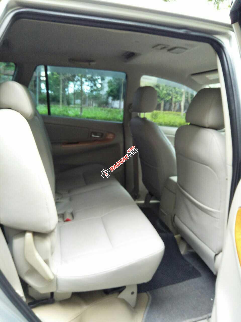 Bán Toyota Innova 2.0V sản xuất 2009, số tự động, màu bạc, chính chủ làm công chức chạy ít 8 vạn nên xe còn đẹp, giá 385tr-11