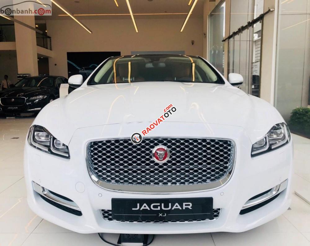 Bán ô tô Jaguar XJ series L Portfolio đời 2019, màu trắng, xe nhập-2