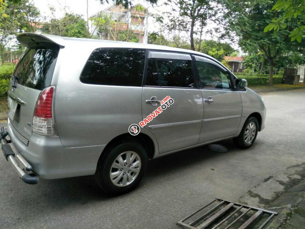 Bán Toyota Innova 2.0V sản xuất 2009, số tự động, màu bạc, chính chủ làm công chức chạy ít 8 vạn nên xe còn đẹp, giá 385tr-4