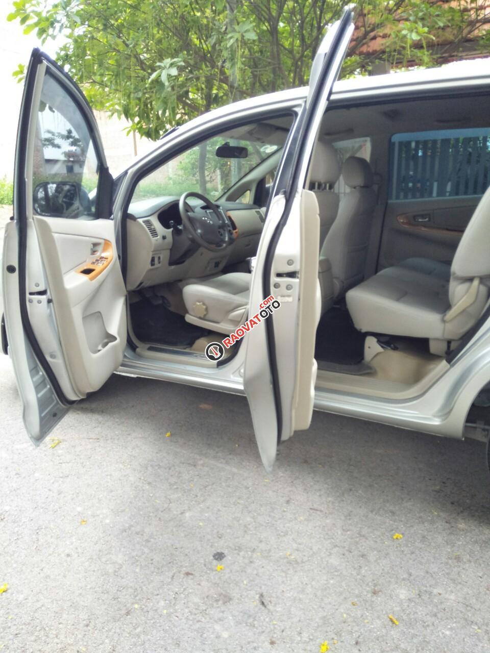 Bán Toyota Innova 2.0V sản xuất 2009, số tự động, màu bạc, chính chủ làm công chức chạy ít 8 vạn nên xe còn đẹp, giá 385tr-16