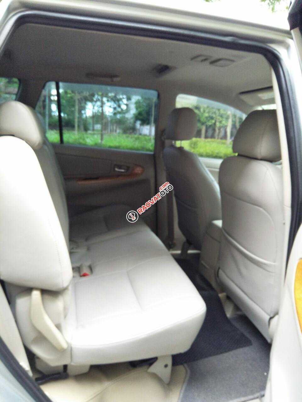 Bán Toyota Innova 2.0V sản xuất 2009, số tự động, màu bạc, chính chủ làm công chức chạy ít 8 vạn nên xe còn đẹp, giá 385tr-17