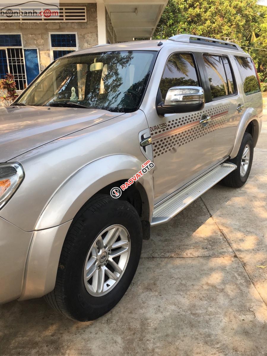 Cần bán xe Ford Everest 2.5MT đời 2009, màu bạc, giá 455tr-1