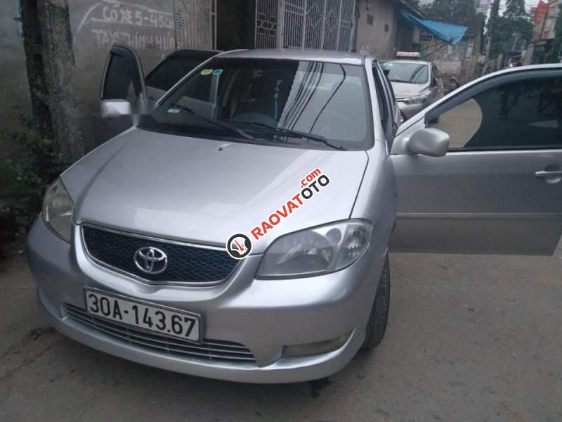 Cần bán Toyota Vios MT sản xuất năm 2005, màu bạc-0