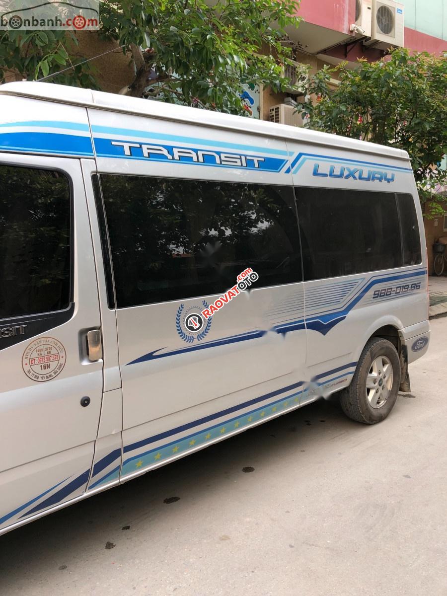 Xe Ford Transit SVP đời 2017, màu bạc giá cạnh tranh-3