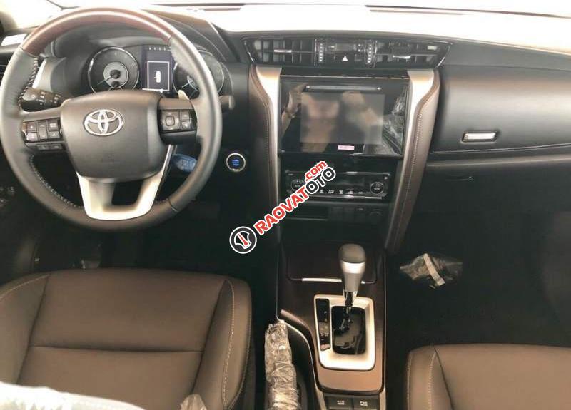 Bán xe Toyota Fortuner sản xuất 2019, màu đen, xe nhập-0