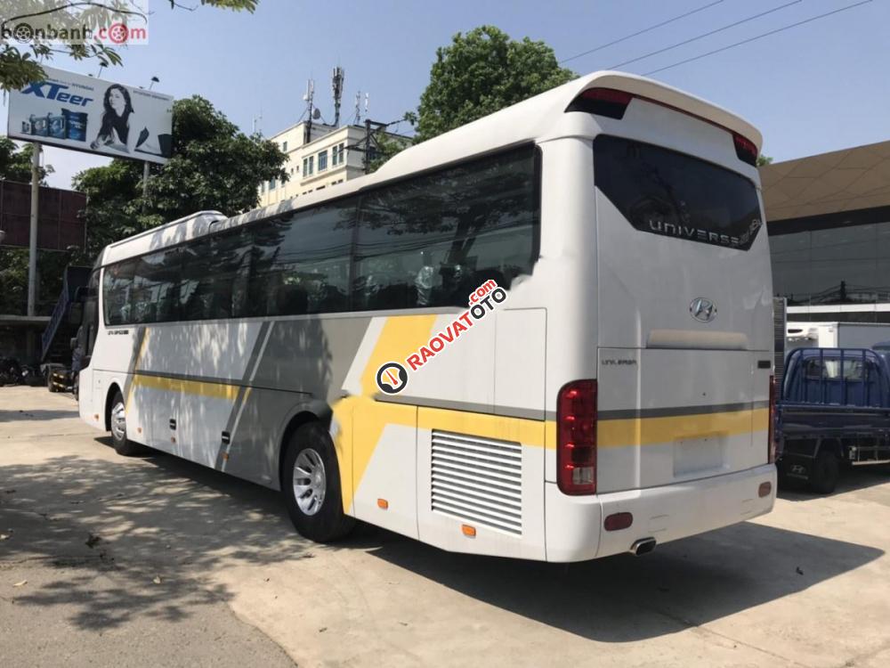 Cần bán Hyundai Universe đời 2018, màu trắng-5