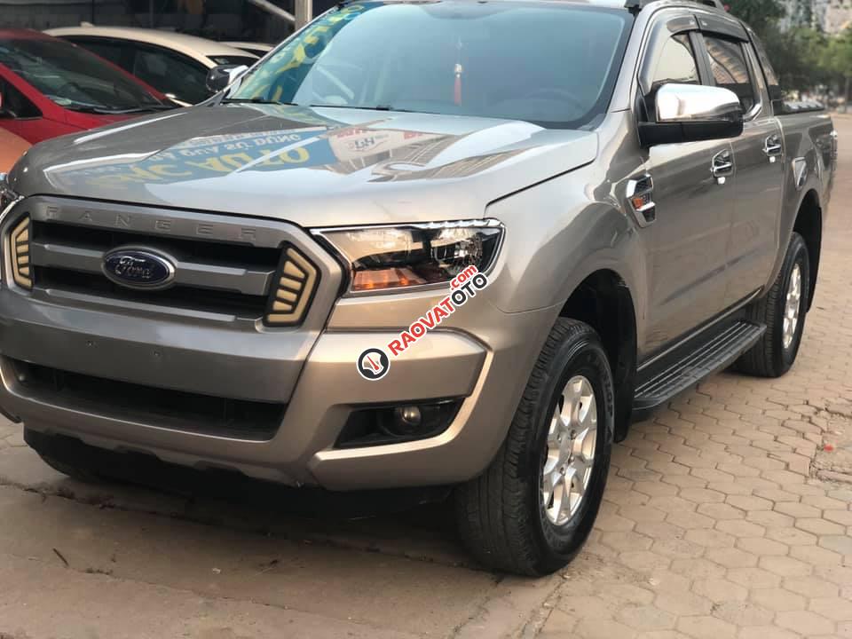 Bán xe Ford Ranger XLS AT, đăng kí tháng 3/2017, xe nhập, vàng cát-1