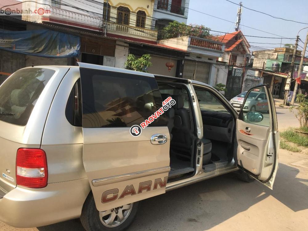 Bán ô tô Kia Carnival GS năm sản xuất 2007, màu bạc số sàn, giá 240tr-7