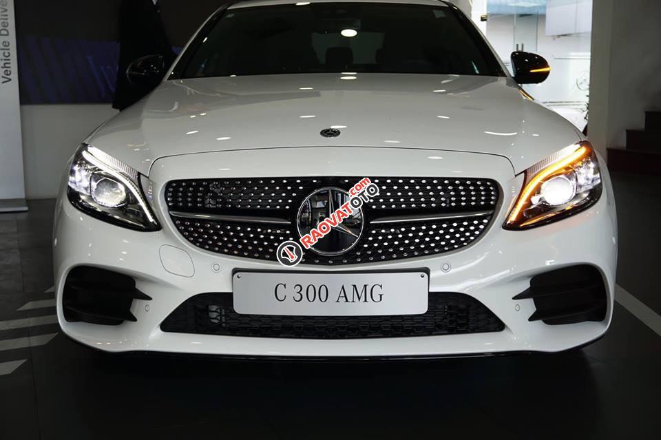 Giá xe Mercedes C300 AMG 2019: Thông số, giá lăn bánh (11/2019) giảm tiền mặt, tặng bảo hiểm và phụ kiện chính hãng-0