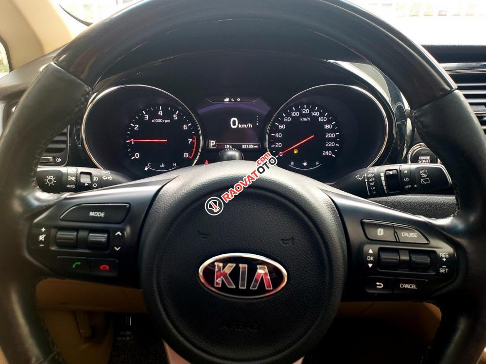 Cần bán Kia Sedona 3.3 GATH đời 2016, màu trắng số tự động-1