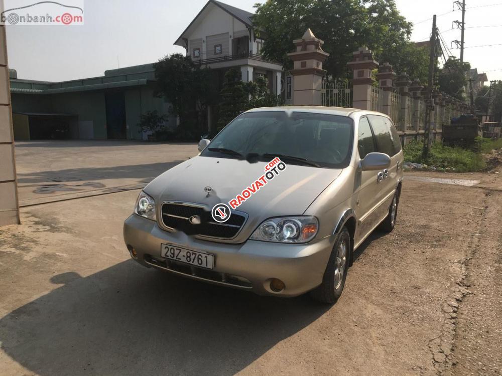 Bán ô tô Kia Carnival GS năm sản xuất 2007, màu bạc số sàn, giá 240tr-8