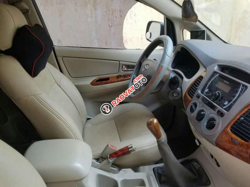 Cần bán lại xe Toyota Innova G đời 2014, màu bạc-4