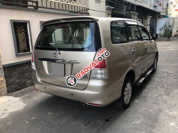 Gia đình cần bán Toyota Innova G SR 2010, số sàn, màu vàng cát-2