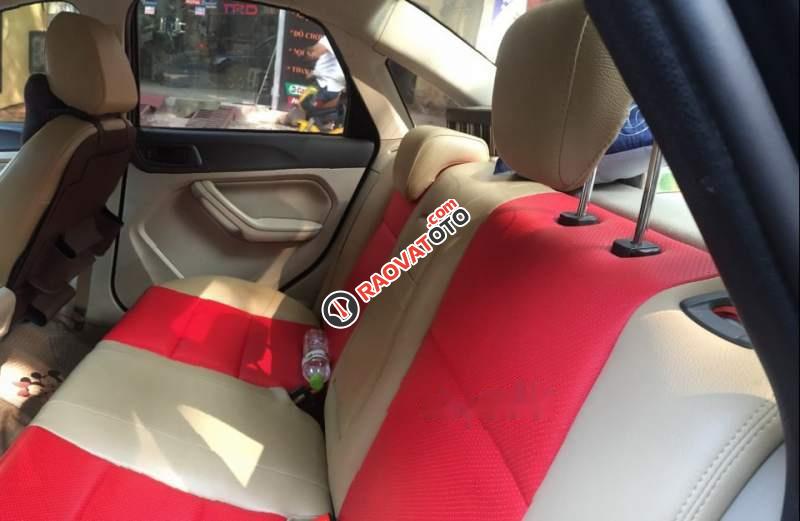 Chính chủ bán Ford Focus 1.8MT sản xuất năm 2011, màu đen, đăng ký 4/2012-0