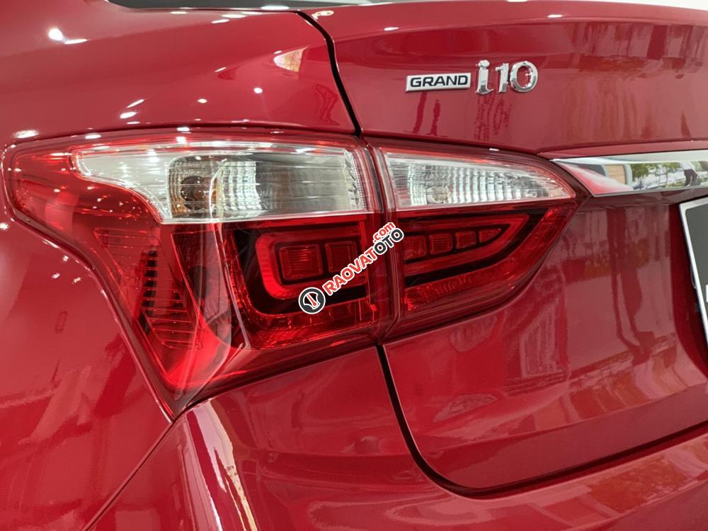 Hyundai Grand I10 Sedan AT, màu đỏ, xe giao ngay, nhận xe chỉ với 130tr, hỗ trợ đăng ký grab. Lh: 0977 139 312-4