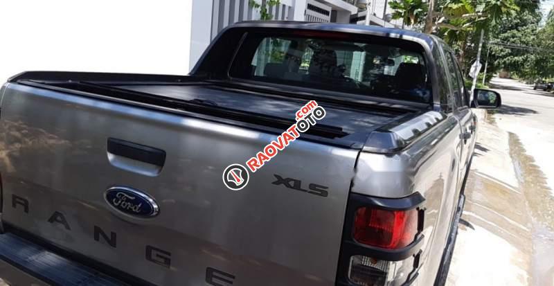 Chính chủ bán Ford Ranger XLS 2.2 MT đời 2016, màu bạc-1