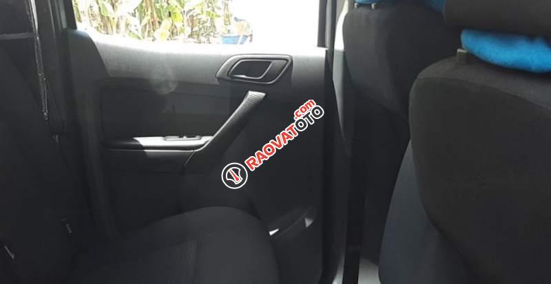 Chính chủ bán Ford Ranger XLS 2.2 MT đời 2016, màu bạc-3