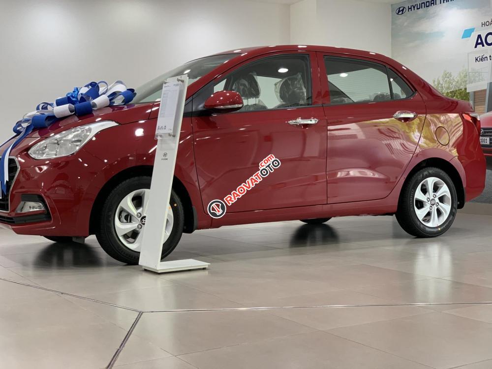 Hyundai Grand I10 Sedan AT, màu đỏ, xe giao ngay, nhận xe chỉ với 130tr, hỗ trợ đăng ký grab. Lh: 0977 139 312-0