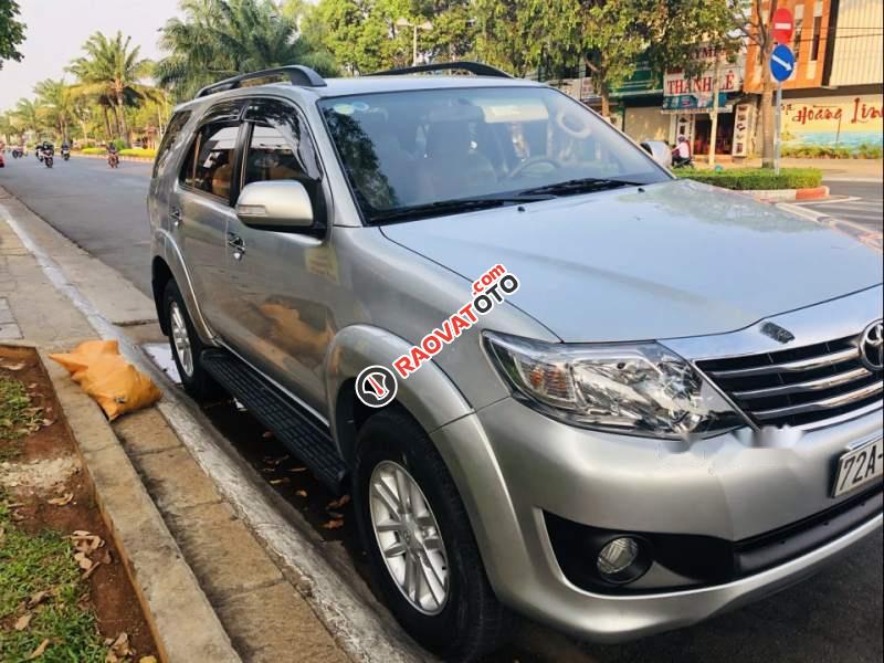 Cần bán xe Toyota Fortuner đăng ký cuối 2012, phom 2013, số sàn, máy dầu, 1 chủ mua mới-0