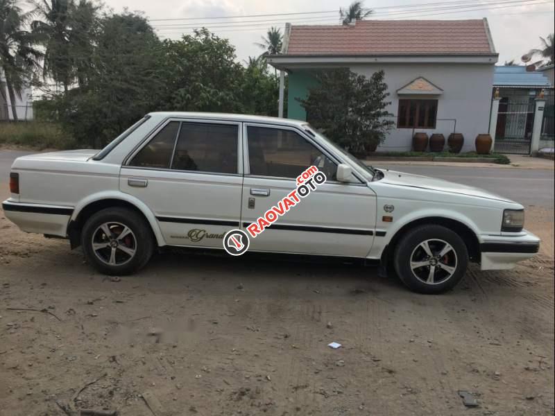 Cần bán lại xe Nissan Bluebird năm 1987, màu trắng, xe nhập, đăng kí lần đầu 1993-1