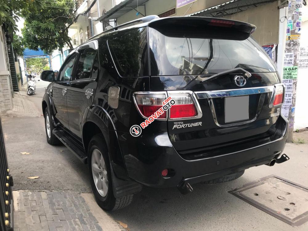 Cần bán xe Toyota Fortuner V 2011 máy xăng, số tự động-3