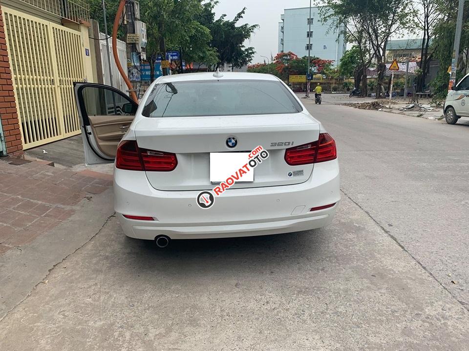 Cần bán xe BMW 320i 2014 ĐK 2015, số tự động màu trắng-1