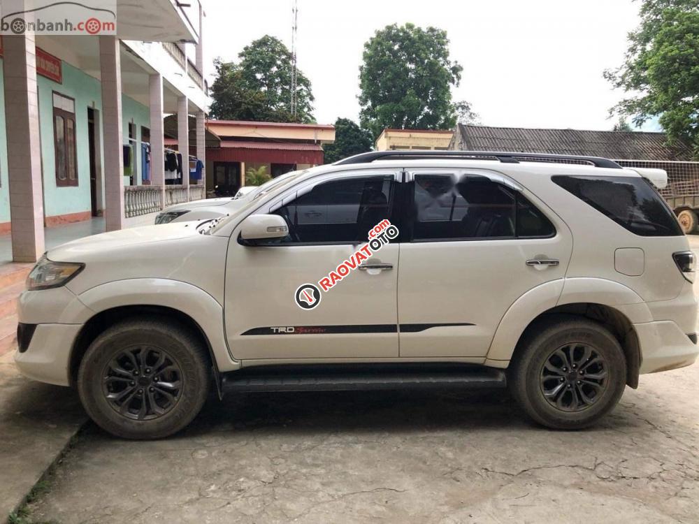 Bán Toyota Fortuner TRD Sportivo 4x2 AT sản xuất năm 2015, màu trắng, chính chủ -3