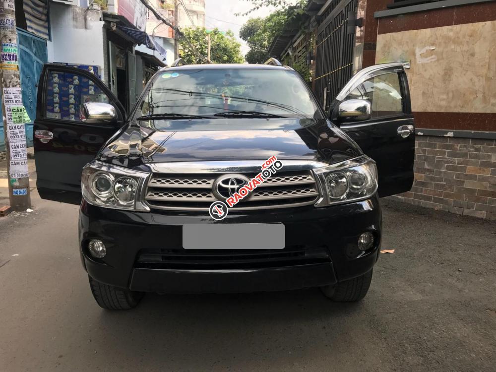 Cần bán xe Toyota Fortuner V 2011 máy xăng, số tự động-2