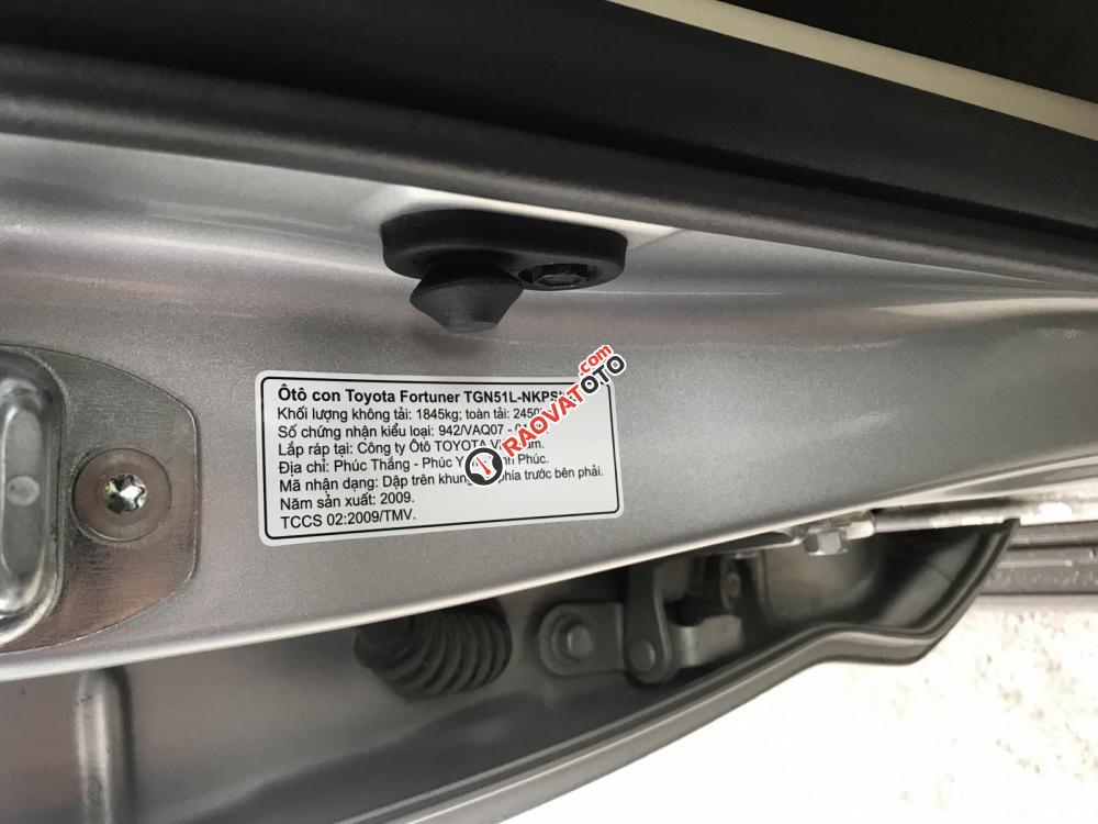 Bán Toyota Fortuner 2.7V đời 2009, số tự động màu bạc-4
