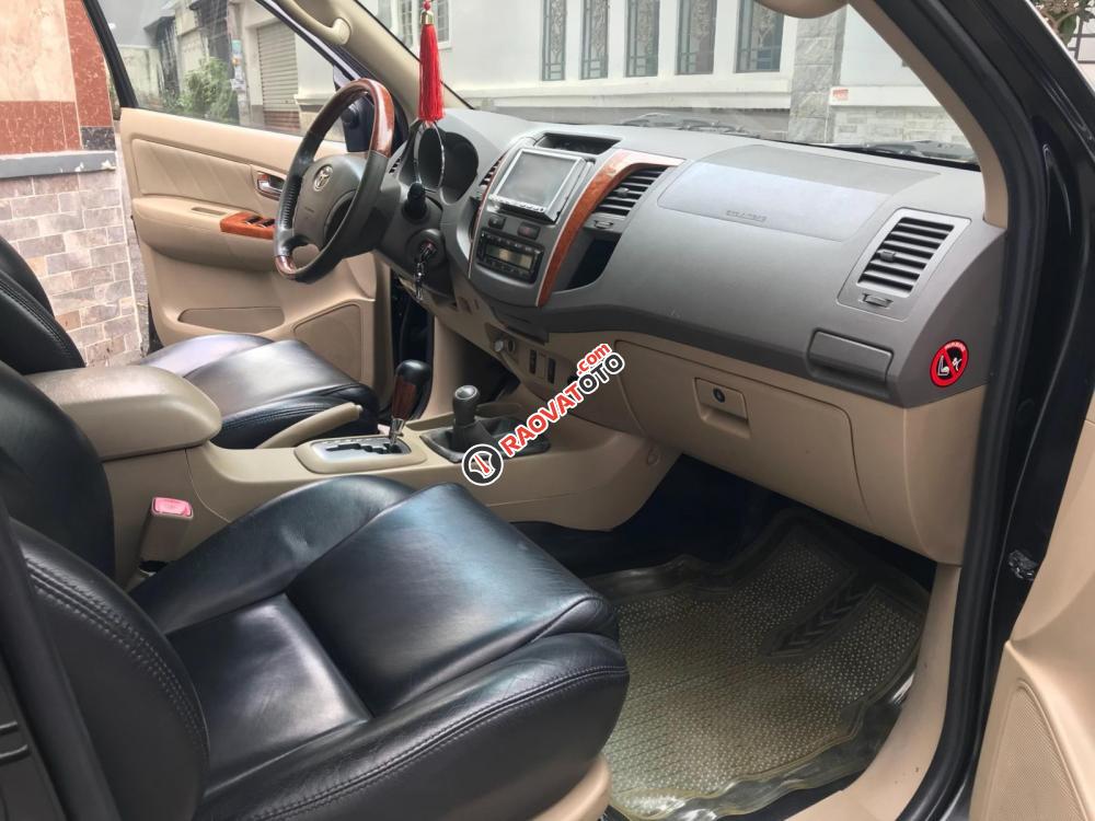 Cần bán xe Toyota Fortuner V 2011 máy xăng, số tự động-8