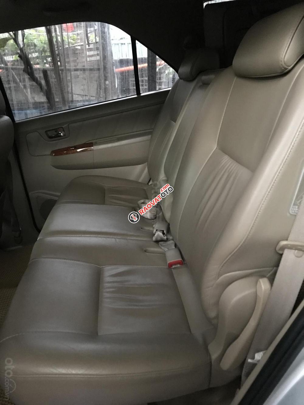 Bán Toyota Fortuner 2.7V đời 2009, số tự động màu bạc-1