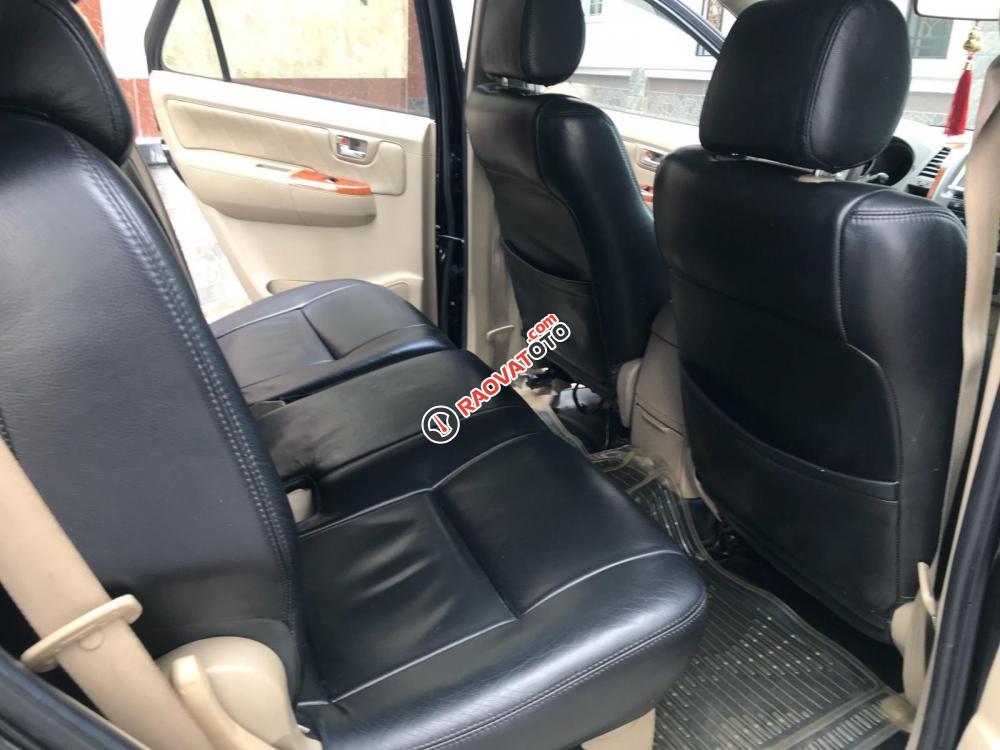 Cần bán xe Toyota Fortuner V 2011 máy xăng, số tự động-6