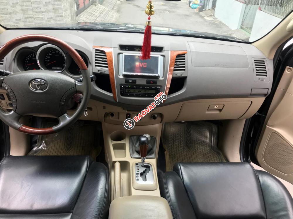 Cần bán xe Toyota Fortuner V 2011 máy xăng, số tự động-9