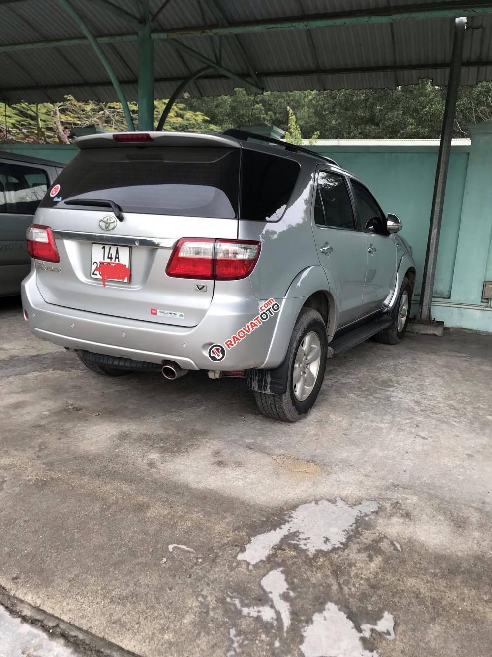 Bán Toyota Fortuner 2.7V đời 2009, số tự động màu bạc-0