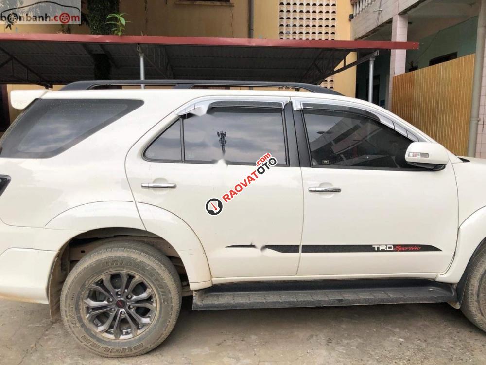 Bán Toyota Fortuner TRD Sportivo 4x2 AT sản xuất năm 2015, màu trắng, chính chủ -2