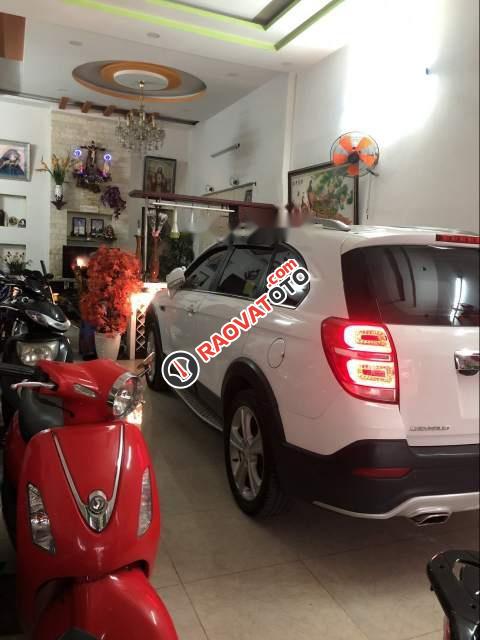 Cần bán Chevrolet Captiva LTZ sản xuất năm 2015, màu trắng xe gia đình-3